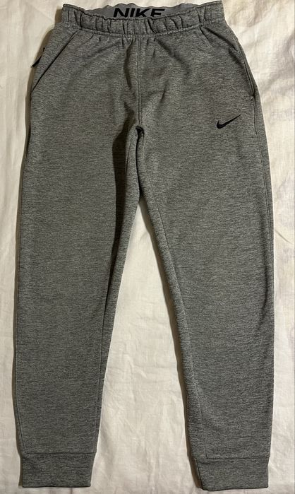 Мъжко сиво дълго долнище Nike, размер S