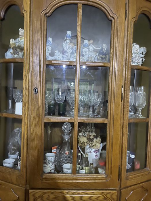 Biblioteca cu spatiu de depozitare