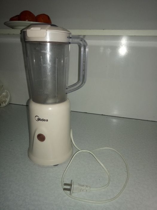 Продам блендер  Midea