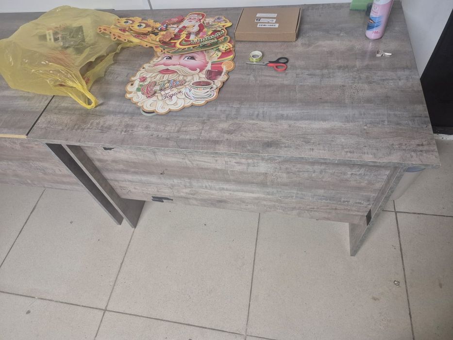 Продам столы и кресла