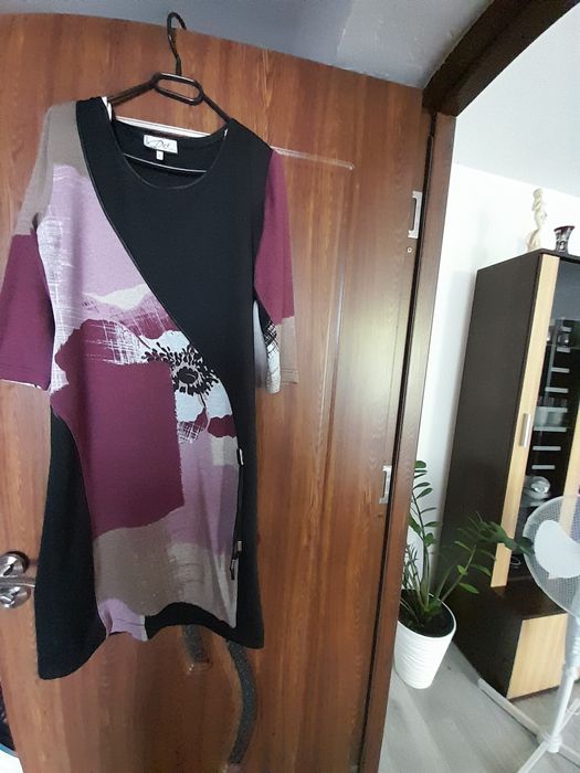 Vând rochie purtată de 2 ori,în stare foarte bună