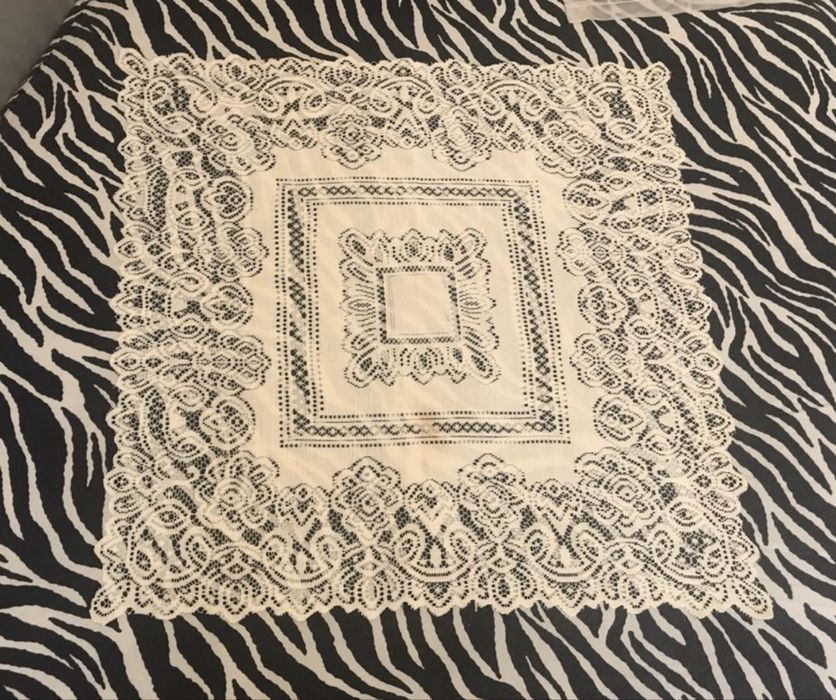 10 броя чисто нови чорапки + подарък; покривки