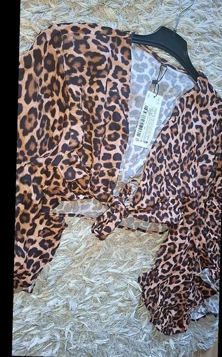 Top Leopard Crop – Piesa de rezistență a ținutei tale!