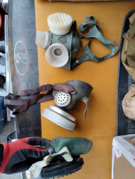 Противогазы разные