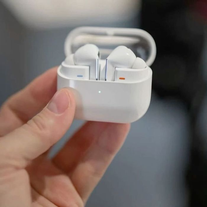 СРОЧНО ПРОДАМ Samsung Buds 3 Pro