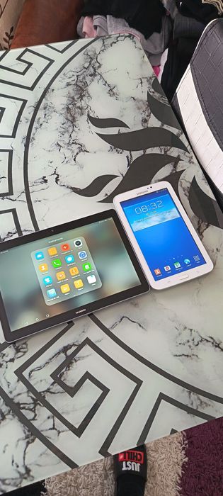 Vînd aceste 2 tablete