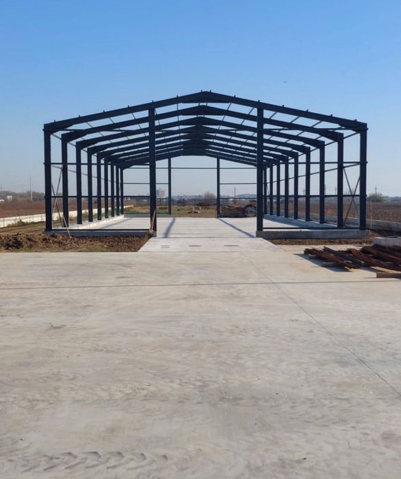 structura metalica 18x50x4. conține:
Stâlpii,
Ferme 
Pene acoperis si
