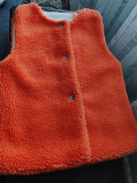 Безрукавка новая 2500