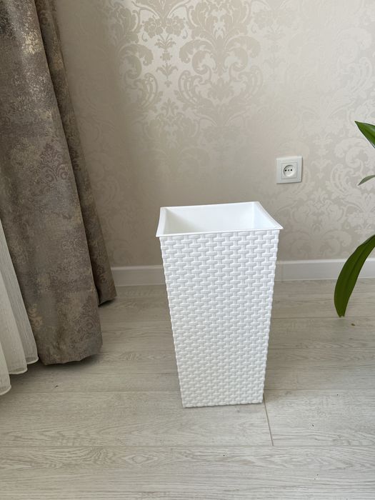 Продам кашпо напольное Ротанг