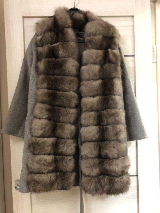 Кашемировое пальто с натуральным мехом.