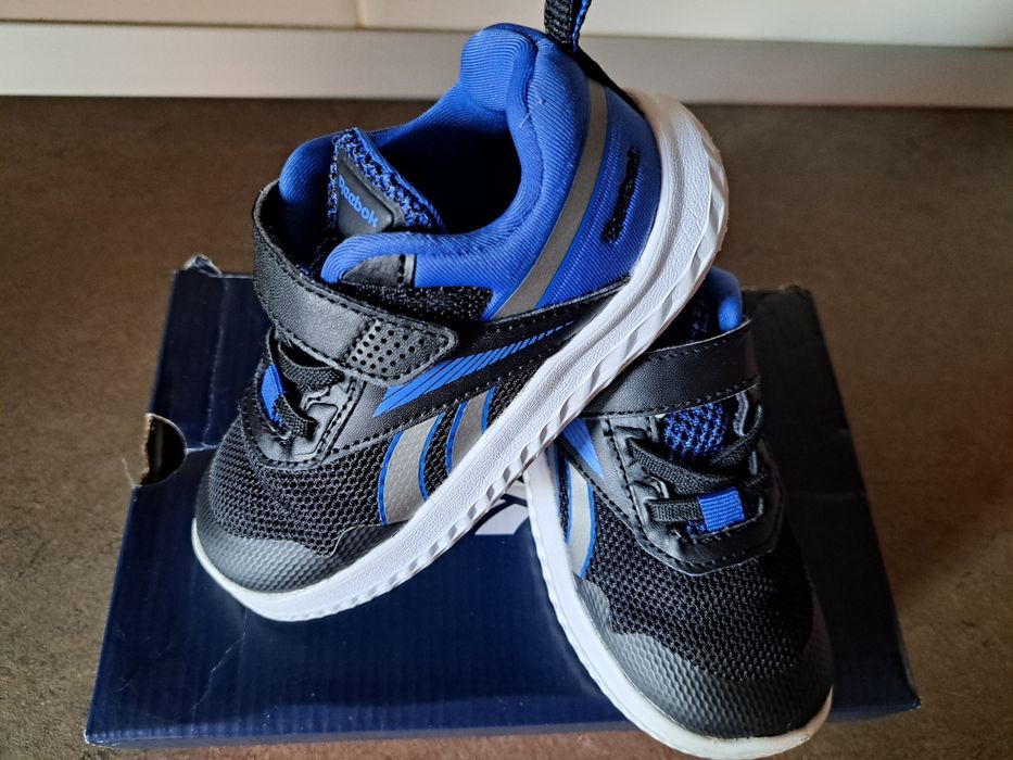 Vand adidasi Reebok