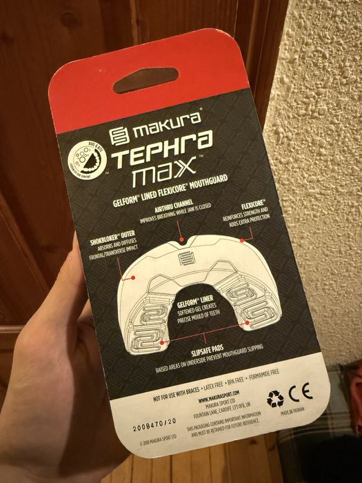 Боксови ръкавици и протектор