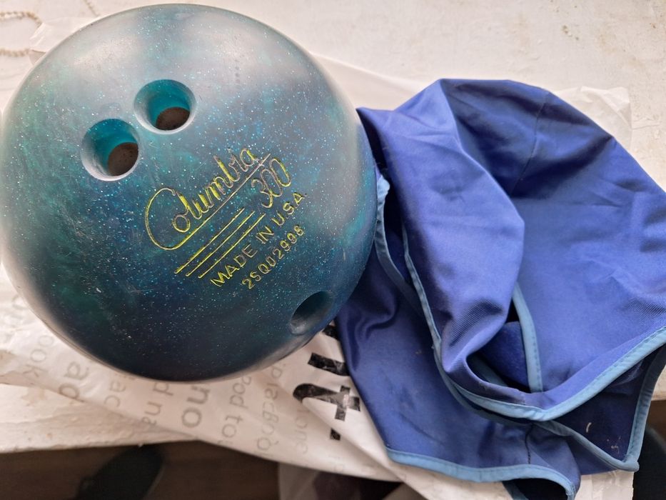 Шары для боулинга. Вместе с переносной.