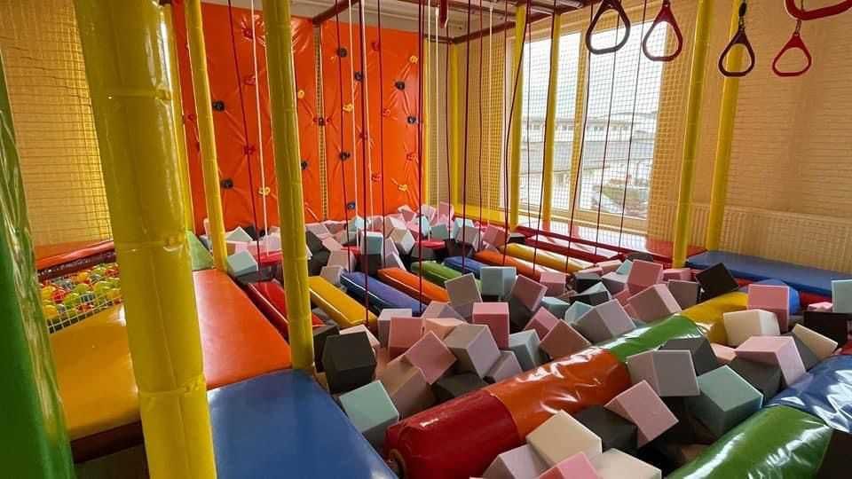 cuburi burete cub burete piscina locuri de joaca piscine spații joaca