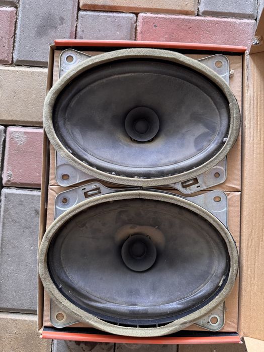 Продам колонки на Toyota corolla 2008