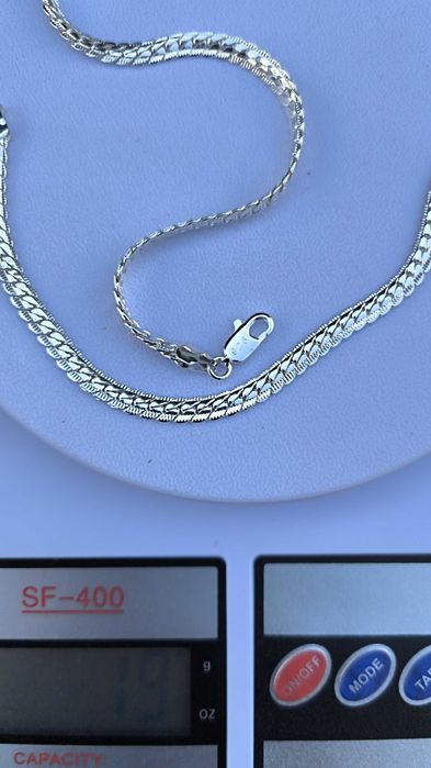 Lănțic de argint marcat 925.