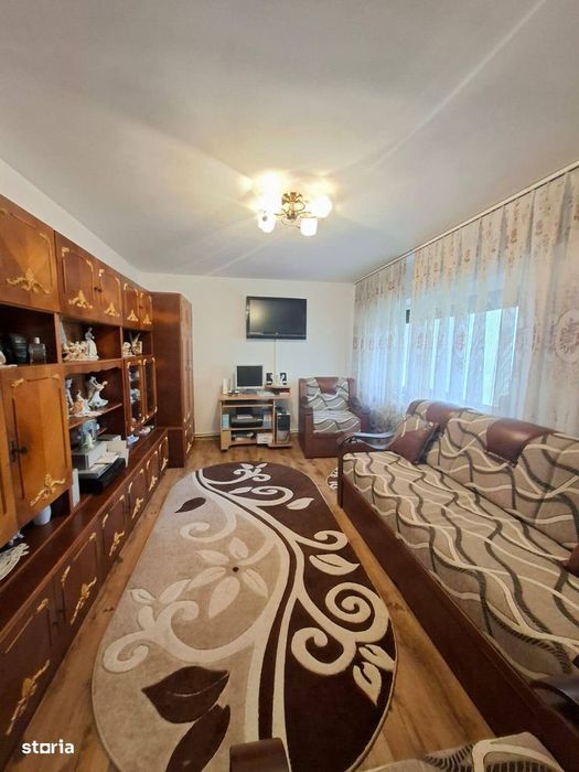 De vanzare apartament cu 3 camere, zona Episcopiei, mobilat și utilat