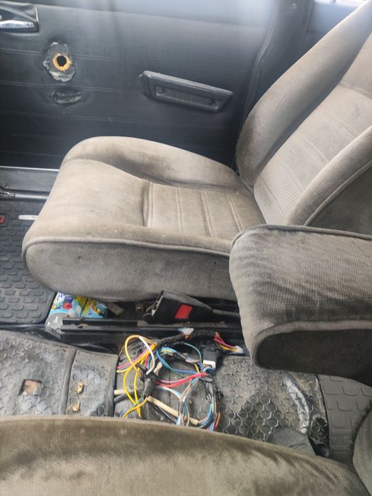 Volga 2401 yili 1983 qora matviy