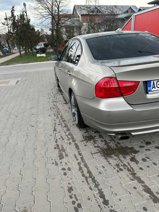 BMW Seria 3 2010 — imagine 5