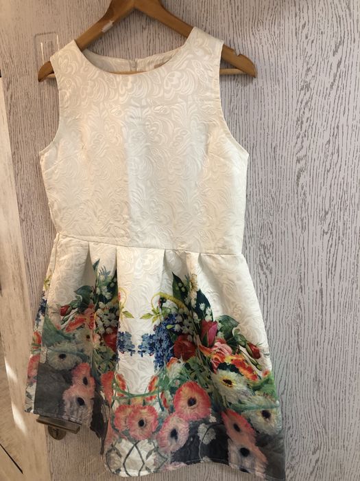 Бяла рокля с цветя -Л размер