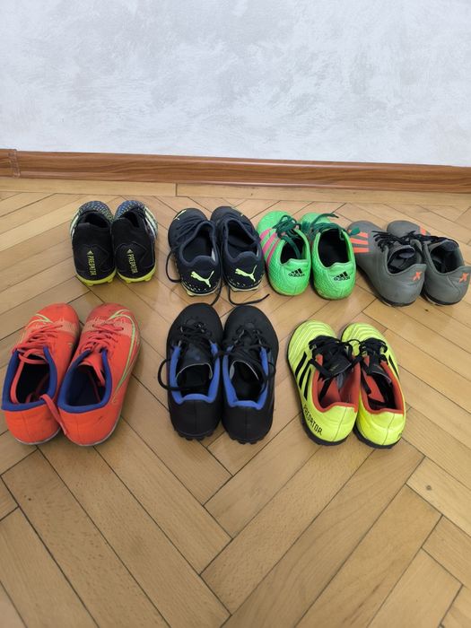 De vanzare adidasi de fotbal sintetic