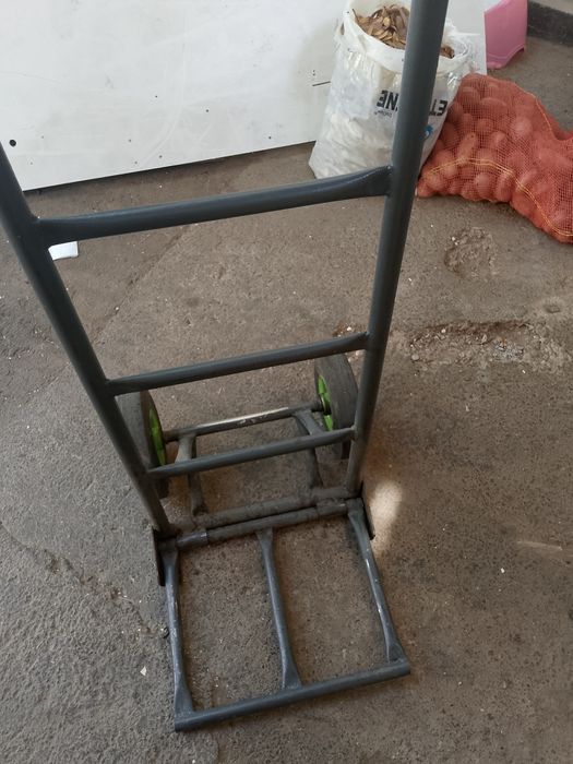 Arava sotiladi mustahkam yaxshi ogir yuklarni kotaradi narxi 500000 .