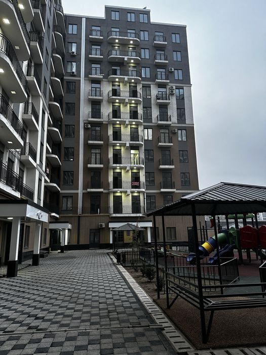 Продаётся 4- комнатная квартира в новостройке