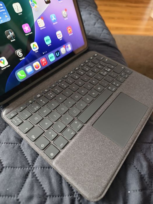 Husă cu tastatură Logitech Folio Touch – iPad Air 5, 4; IPad Pro 11”
