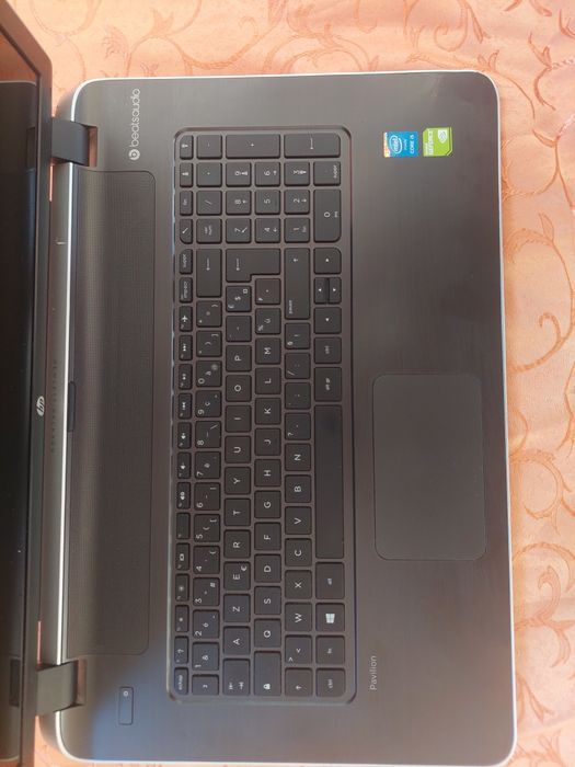 Laptop Hp Pavilion i5 17"