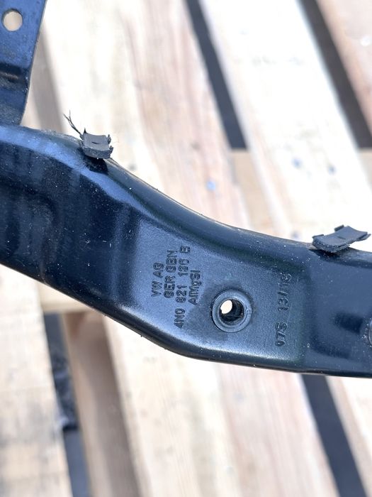 Метални стойки AUDI A8 D5 4N0821136B 4N0821260D 4N0821132G