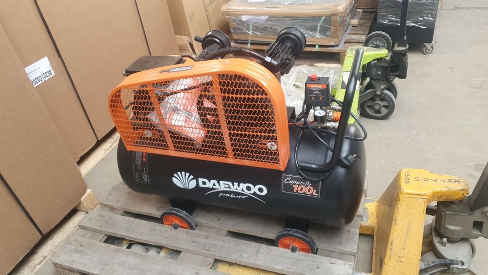 Компресор чисто нов. Идеален за сервиз.