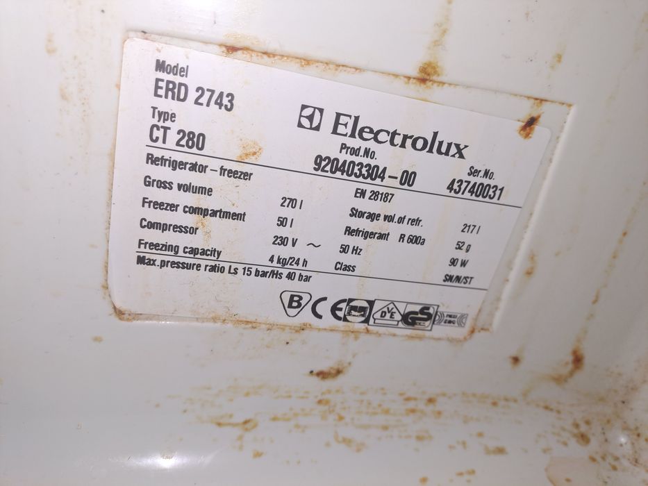 Продавам хладилник Електролукс