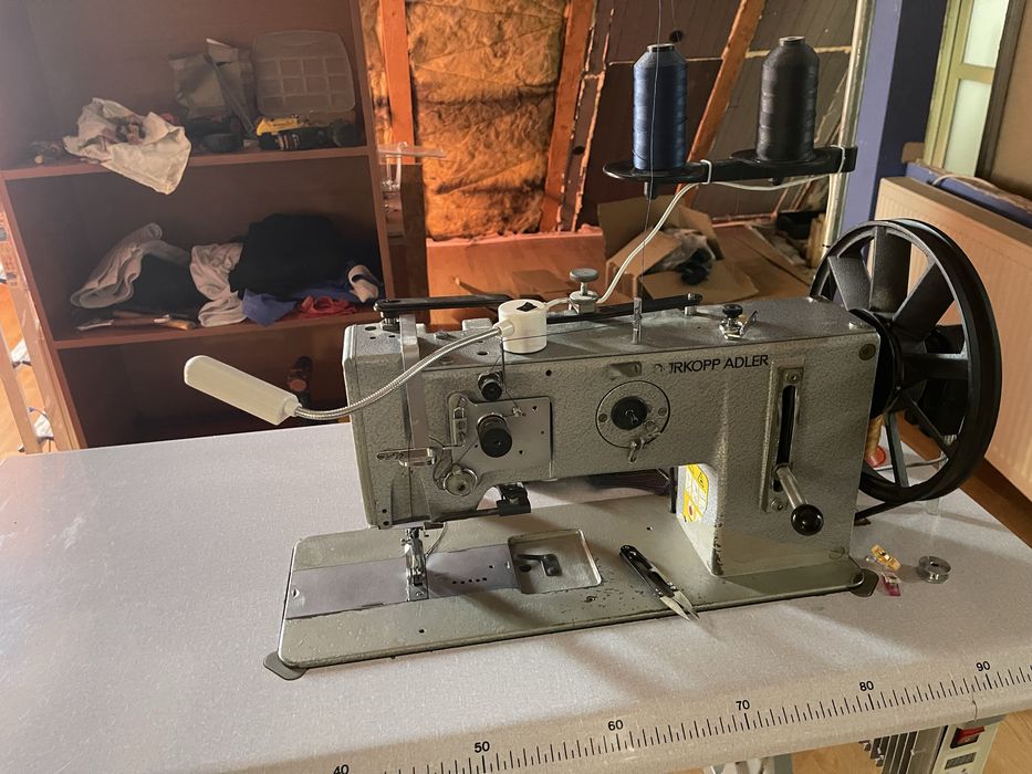 Masina de cusut triplu transport pas 8 mm Durkopp-Adler 267-373 cu servo motor