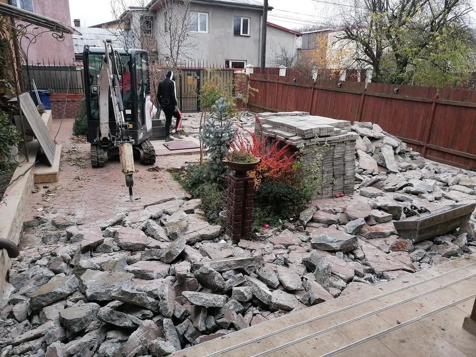 Miniexcavator picon sapaturi fundatie excavatie nivelare canal