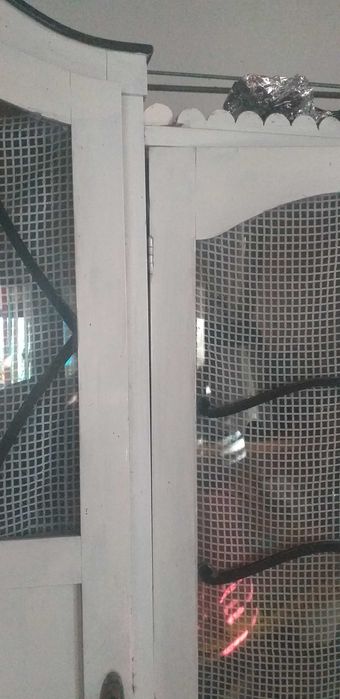 Credenț alb cu negru