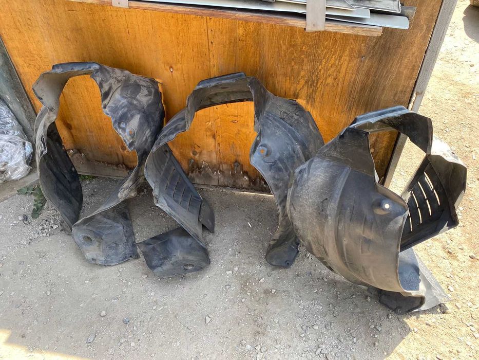 Подкрыльник (подкрылок) на Тойоту Хайландер первого поколения