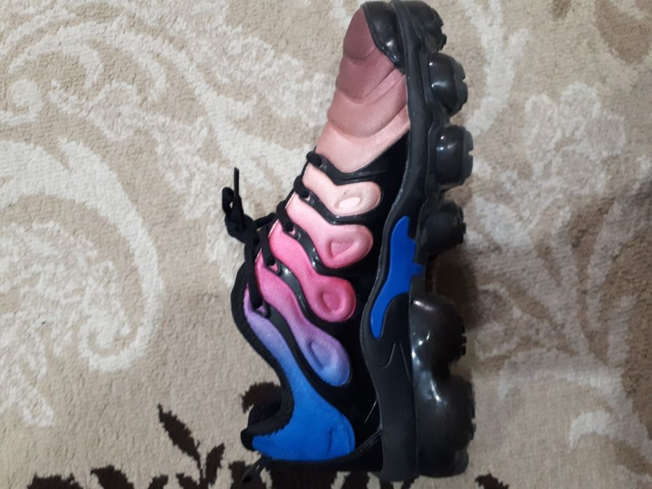 Продам кроссовки