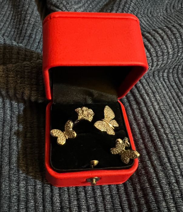 Новый комплект серьги и кольцо, куплен в Москве