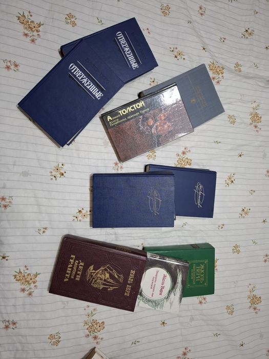 Прадаются  книги