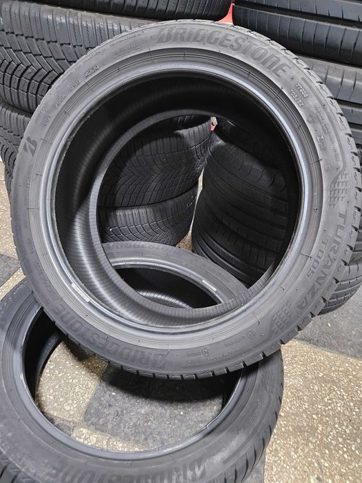 2бр 215/45/17 BRIDGESTONE 6,8мм грайфер дот:4220 - - -
