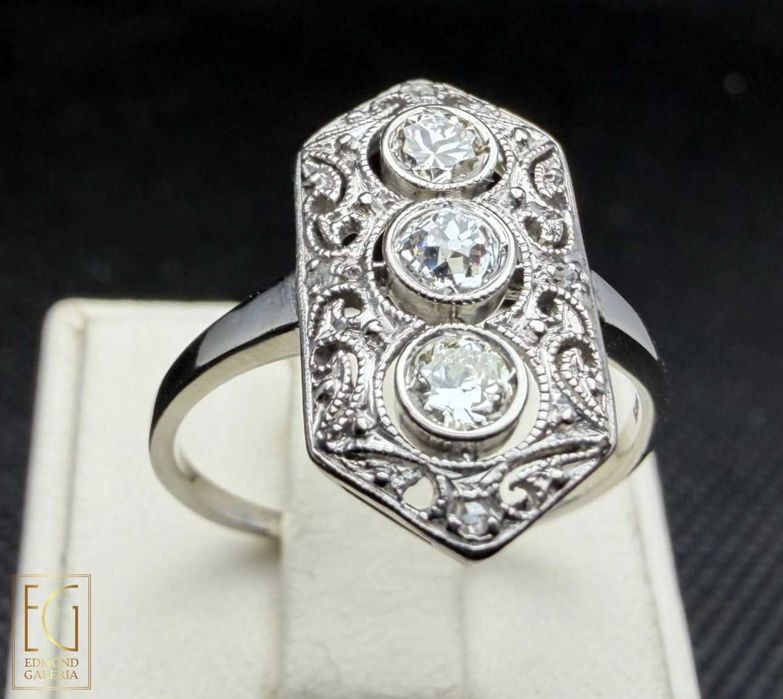 Inel Art Deco din aur alb, decorat cu diamante