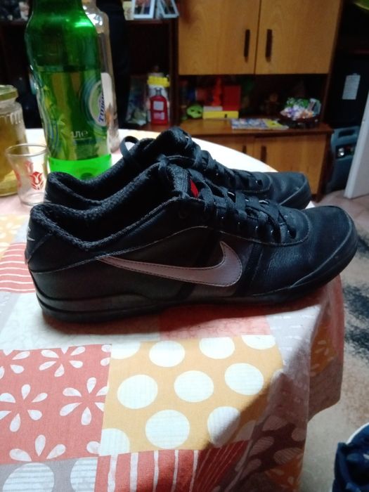 Много запазени английски маратонки