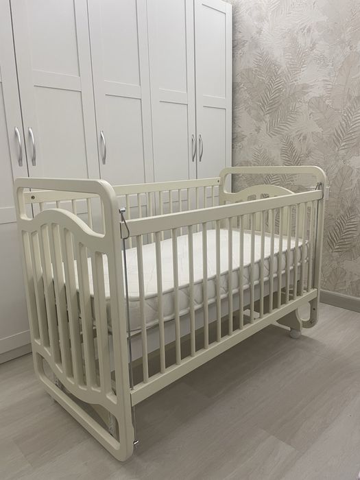 Красивая детская кроватка-малыш (белая)-новая!