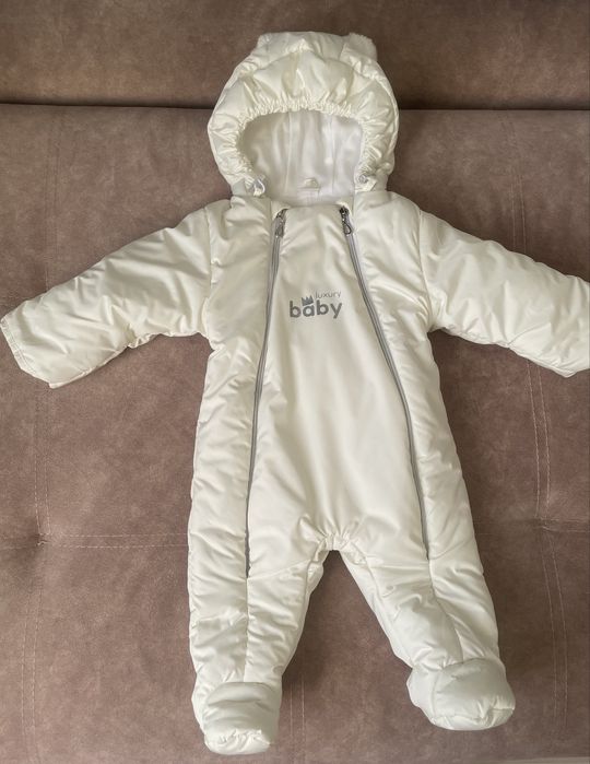 Комбенизон 62 см, хорошего качества, длина от шеи до пяток 58 см