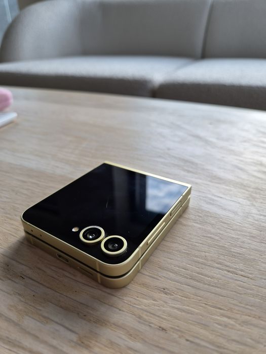 Samsung Flip 6 Gold 512gb 6 месеца гаранция