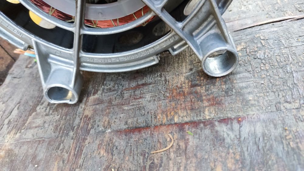 Продам мотор от стиральной машины , candy