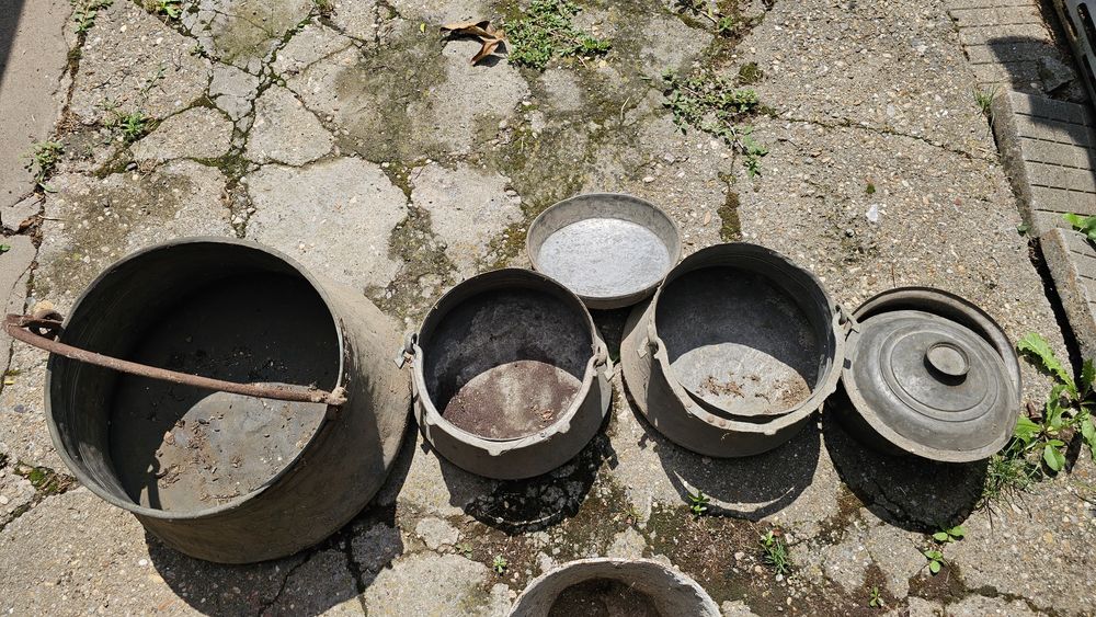 Продавам стари съдове за вода
