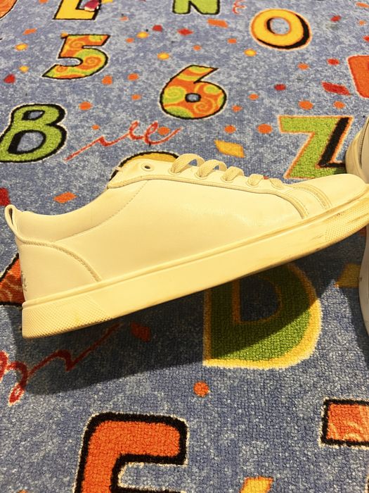 Продам кроссовки