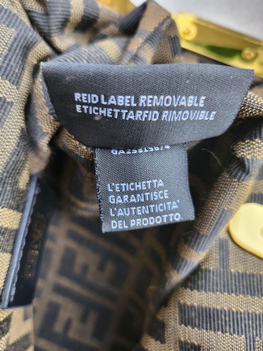 Vand Geanta originala Fendi purata de 2 ori  din piele la Fendi