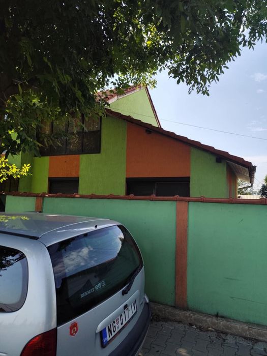 Casa de vânzare !!!